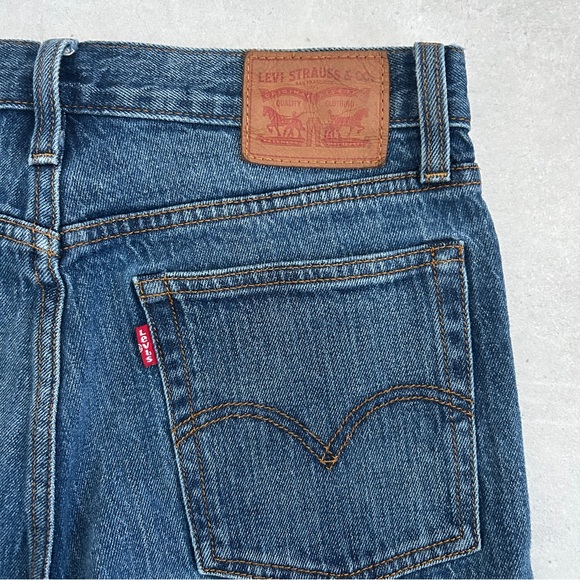 Levi's Wedgie White Oak Cone Raw Hem Denim Jeans - Size 28 - EUC - Picture 6 of 16